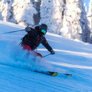 skier creating snow spray at sun peaks resort